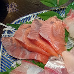 お食事処水仙 - 「地魚刺し盛り(中)」２０００円  桜マス