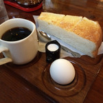 すぬーぴー - ホットコーヒー＋モーニング (トースト・茹で卵) 380円