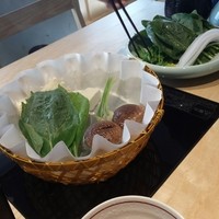 瓢斗 四条烏丸店 - ほうれん草、しいたけ、生麩、マロニー、お豆腐