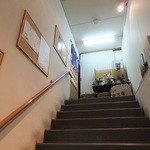 Marusanya - 階段をあがります
