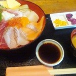 美食米門 - ランチメニュー「特上海鮮大名丼」（1600円）