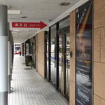 タイレストラン タニサラ - 赤い矢印に導かれてください。