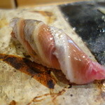 小判寿司 - 根室産のイワシ、煮切り、そして卸し生姜と塩。今日の握りで一番美味い（＾＾ｖ