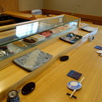 小判寿司 - ネタケースを見ているだけでも楽しいがやはり会話が勉強になる。カウンター席最高～♪