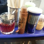 まるぶし　とんや - 【2015.8.6(木)】テーブルにある調味料