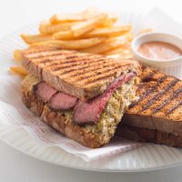 ルーベンサンドウィッチ フライドポテト添え