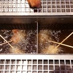 Kushiya Monogatari - 食べ方②「テーブル設置のフライヤーで食材を揚げる」