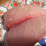 廻鮮寿司 塩釜港 - カンパチの握り（2015.8）