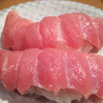 廻鮮寿司 塩釜港 - 中トロの握り（2015.8）