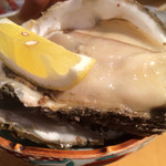 廻鮮寿司 塩釜港 - 相方お約束の岩牡蠣（2015.8）