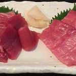 よねさん - 鮪刺（左：北海道 右：青森）