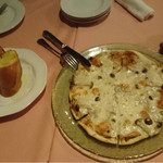 ベンベヌート - ガーリックトースト  白トリュフのピザ