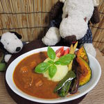 無印良品 - 料理写真:じゃ～ん！野菜があったので焼き野菜カレーにしてみたよ。
手前からピーマン、なす、かぼちゃ、ヤングコーン、トマト。
ターメリックライスにバジルの葉をトッピングしてみました！