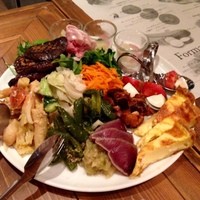 pantagruelico  - 前菜の盛り合わせ
                (おひとり1000円。写真は3人分。)