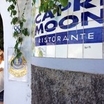 RISTORANTE CAPRIMOON - 港から急坂を登った高台