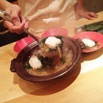 さえ喜 - 伝助穴子のしゃぶしゃぶ   目の前で盛り付けます