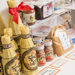 かもし堂 - 店内にはこだわりの発酵食品の販売スペースもあり！