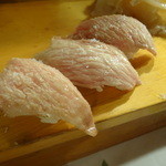 かわしま寿司 - カマトロの炙りを岩塩でサッパリといただく