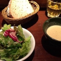 マヌエル タスカ ド ターリョ 丸の内店 - ランチ スープ、サラダ パン