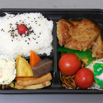 しもつけ - 料理写真:...「ハンバーグ（手作り）弁当（530円）」、手作りっぽくない食感だが。。