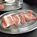 焼肉鴻漸 - 普通のカルビ