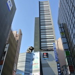 ホテルグレイスリー新宿 - TOHOシネマのマークの上からがホテル　2015.8
