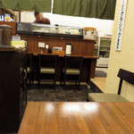 Kaisen Dokoro Sakana Ya No Daidokoro - カウンター席とテーブル席。
      いわゆる食堂と言った感じです。
      