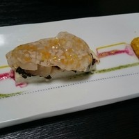 KiKi - 左がタイラギのムースと焼きタイラギ、右がタコのムースとタコ