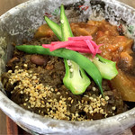 お米ダイニングメダカのがっこう - デトックスキーマカレーと夏野菜のラタトゥイユ丼