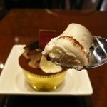 カフェテリア 風の音 - やわらかいクリームです。
      お口の中で「ふわっ～と」します。