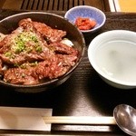 焼肉家 KAZU 神楽坂 - サガリ丼 980円(税込)