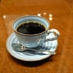 カフェテリア 風の音 - 酸味が強くありませんので、ブレンドコーヒーかと思います。
      ブラックで飲みます。