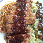 キッチン すずたとうげ - 2015年8月初旬  カツは豚肉で薄い肉ですが、脂身もありサクサクで美味しかったです。デミグラスソースかかけられています。