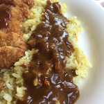 キッチン すずたとうげ - 2015年8月初旬  トルコライスのご飯は、玉葱とカレー味。上にカレーがかけられています。