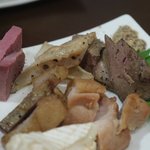 里葉亭 - 燻製盛り合わせ（キンカン、モモ、豚バラ、ヤゲン軟骨、牛タンハム、白レバー、カマンベール）