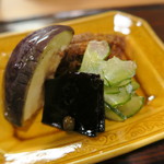 なる屋 - お新香　大根たまり醤油漬け、胡瓜、昆布、水茄子
