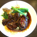 BARU 竹末 - ステーキランチのメイン、牛サガリとハンバーグ。