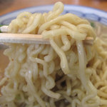 えぞっ子 - 麺はケッコウ多めに入ってると思うなぁ。中太の腰のある仕上がりでした。