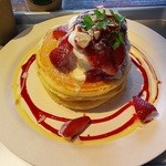 J.S. FOODIES 江ノ島店 - ストロベリーパンケーキ