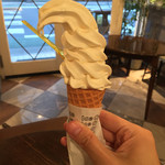 ジェラテリア アクオリーナ - ジェラートソフト　はちみつ（580円）