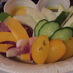 ザ　グラブ - バーニャカウダ。色とりどりで様々なお野菜に、ソースが絶妙でした。