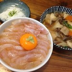 みなと食堂 - ヒラメの漬け丼とせんべい汁セット　