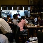 酒場わたなべ - 店内は盛況に