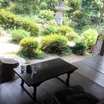 はなとね - お庭を見ながら