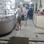 RM. Pondok Gurih - 店の前から店内を覗いた状況です。