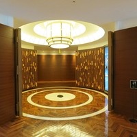 スリオラ - 交詢ビル4階のエレベータ-を下りると…。
