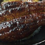 イチビキ - 特上丼は、相変わらずよく焼の入った鰻で美味しい。