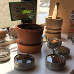 オスアシリ アーユルヴェーダ ダイニング サロン - 小物がオシャレですね。