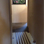 オスアシリ アーユルヴェーダ ダイニング サロン - 入口から廊下を進むと…