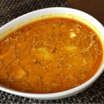 別皿のカレーをかければ…